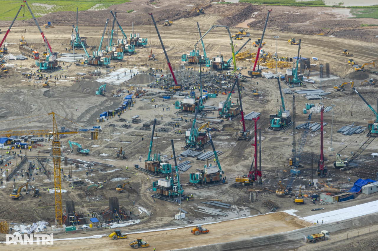 开云kaiyun网页版官网_开云kaiyun（中国）智能液压静力压桩机集群作业，为越南最大体育场筑牢根基