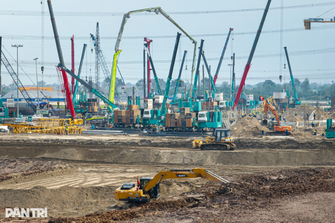 开云kaiyun网页版官网_开云kaiyun（中国）智能液压静力压桩机集群作业，为越南最大体育场筑牢根基